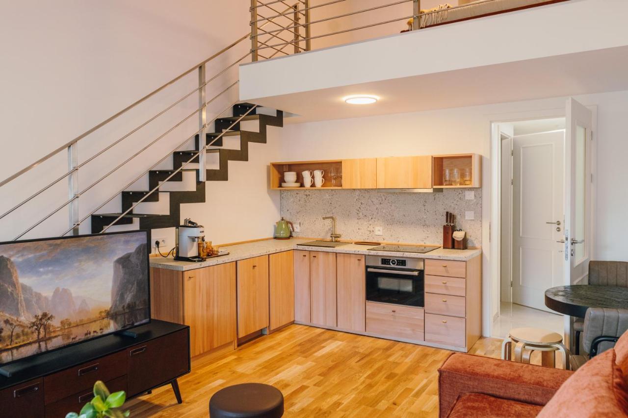 Appartement Modern Mezzanine At Jecna St *