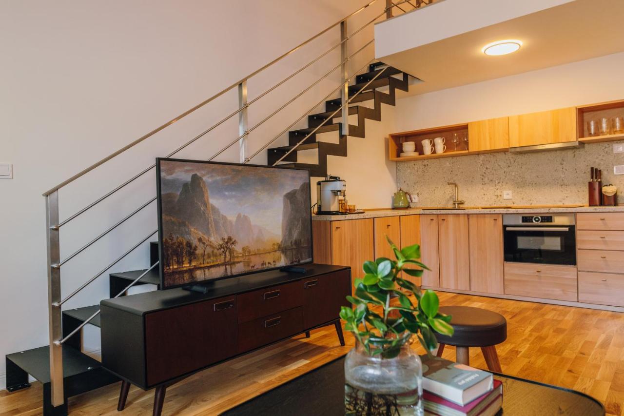 Appartement Modern Mezzanine At Jecna St Praag