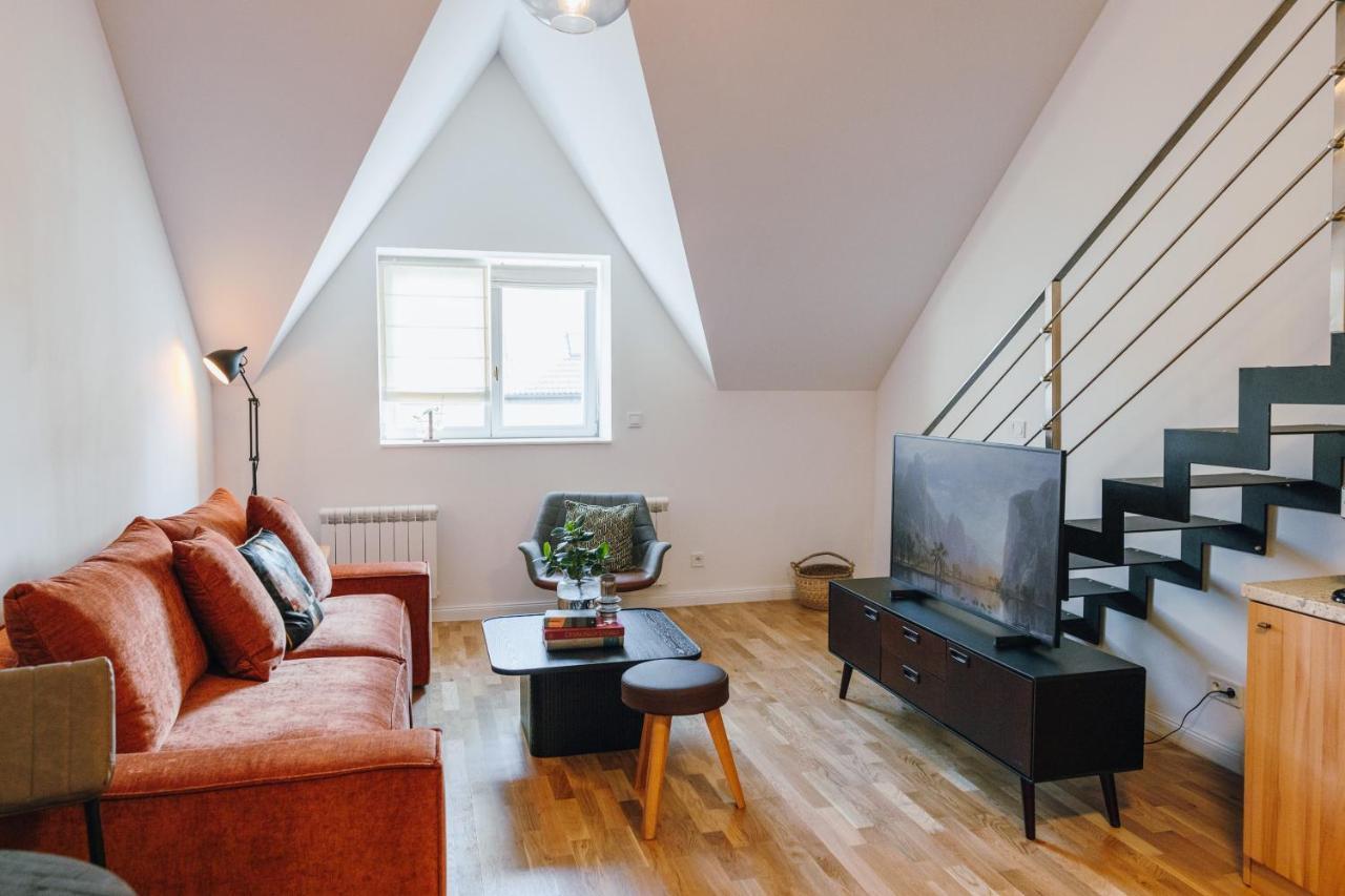 Modern Mezzanine At Jecna St Appartement *